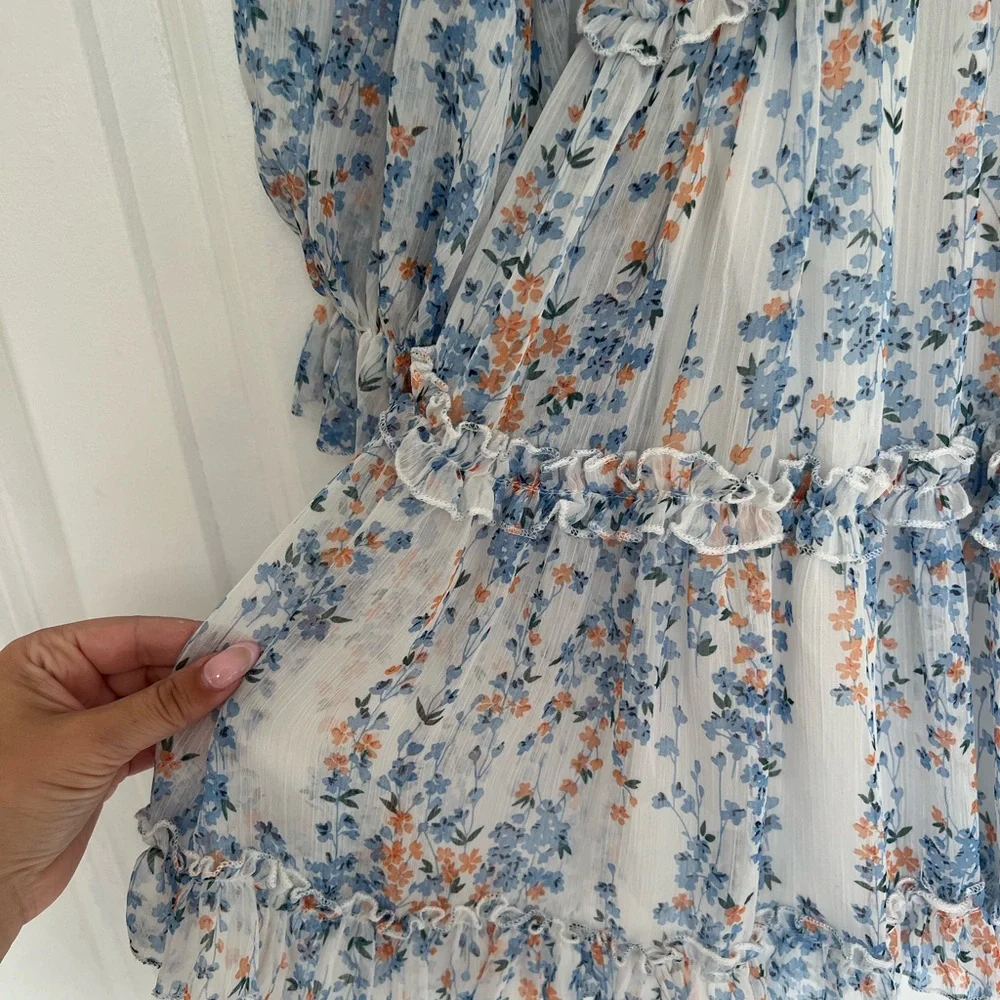 Beautiful flower dress - Picture 5 of 11